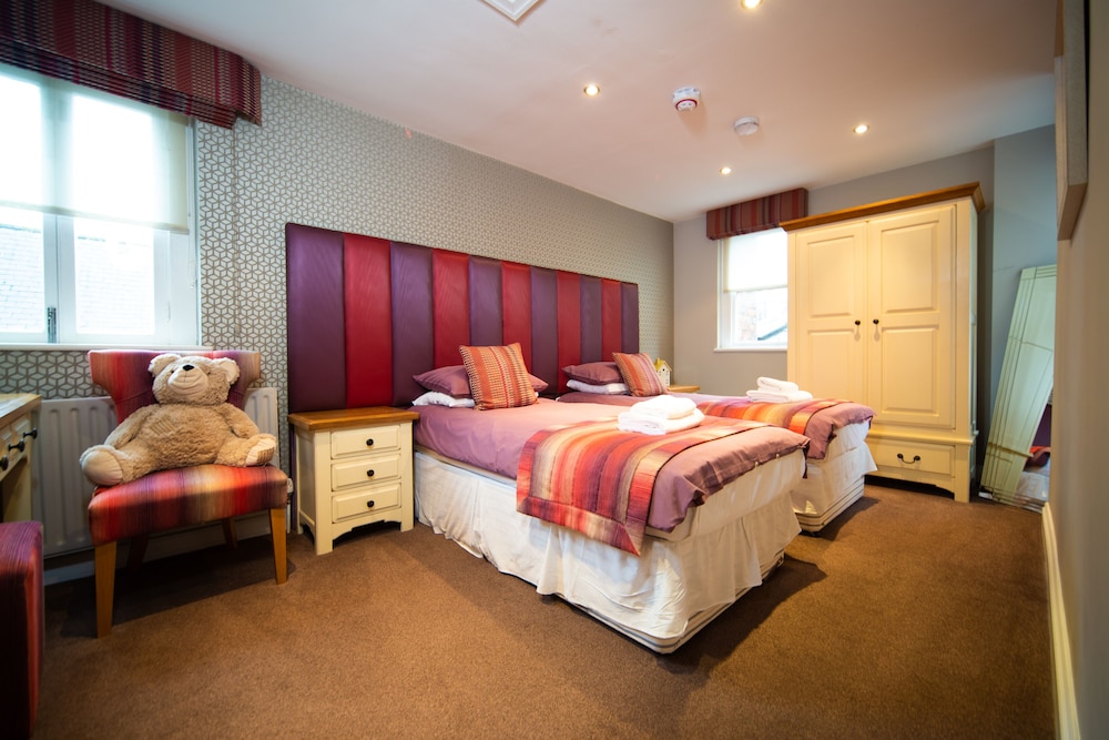 Suite, Ensuite photo 3