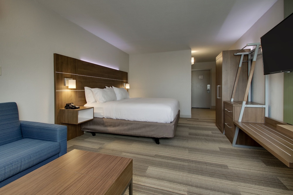 Suite, 1 King Bed, Non Smoking - Photo 10