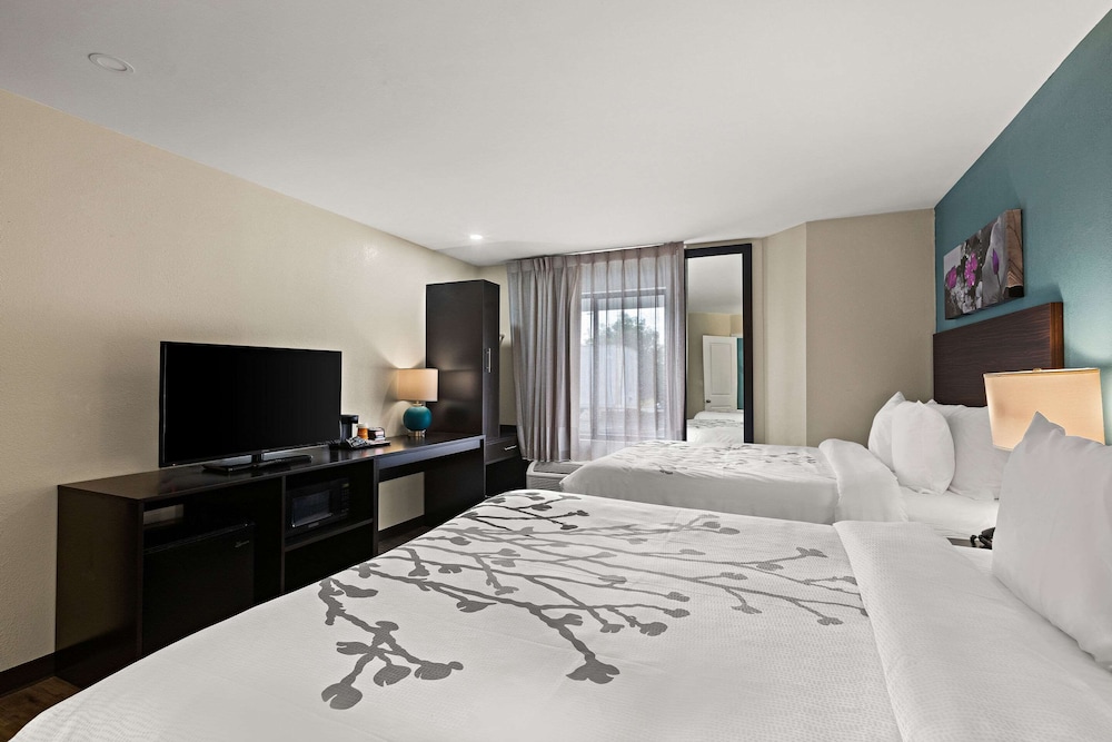 Standard Room, 2 Queen Beds, Non Smoking - Photo 4