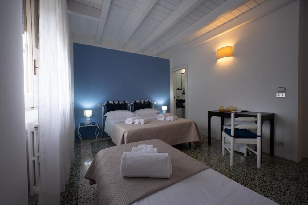Room photo 2