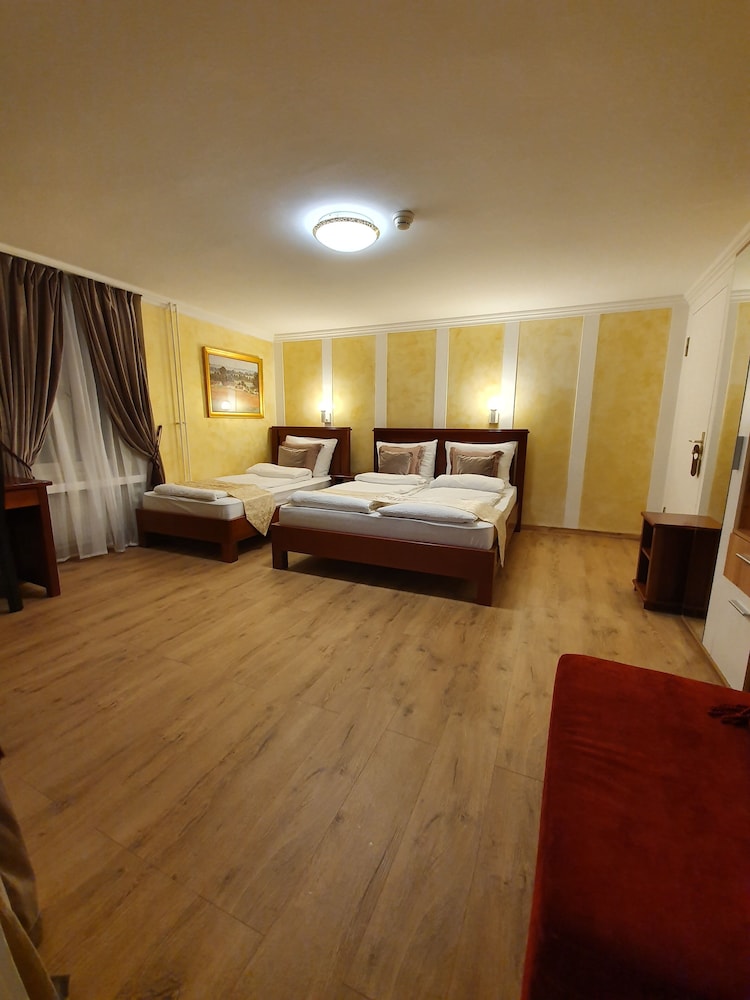 Standard Triple Room - Photo 9
