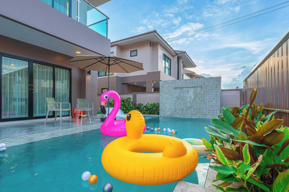 Luxury Villa, 4 Bedrooms, Non Smoking, Terrace photo 1