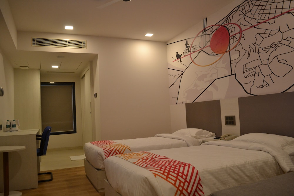 Luxe Room - Photo 8