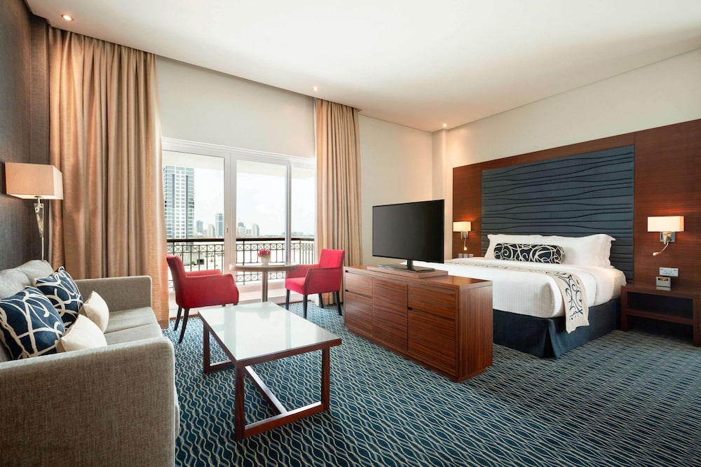 Suite, 1 King Bed, Smoking, Poolside photo 1