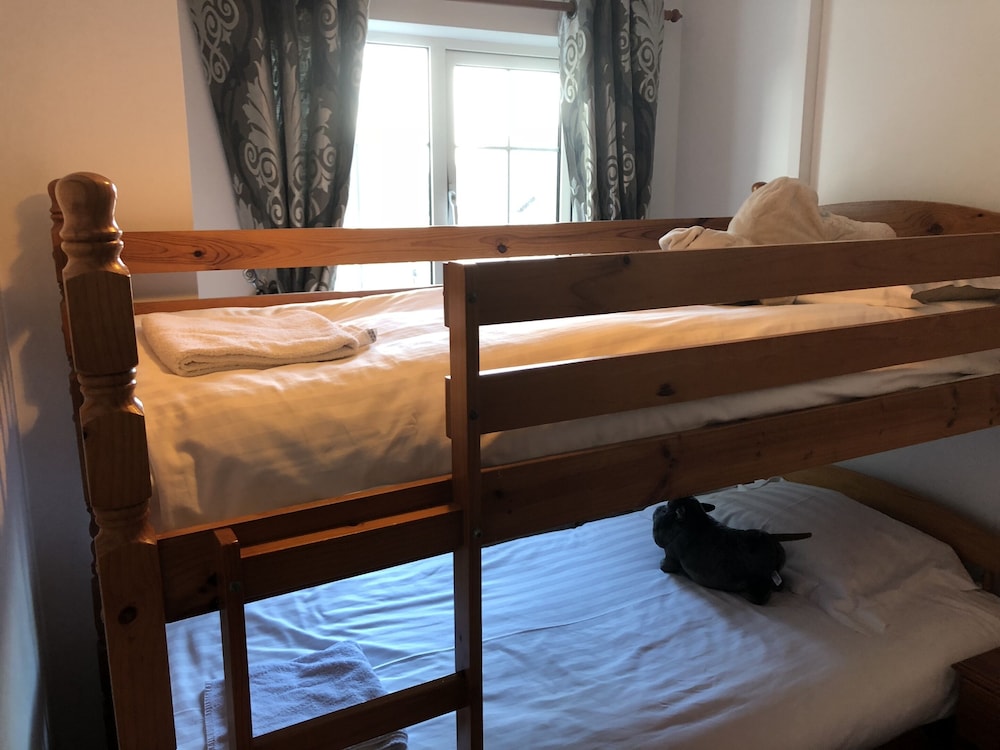 Suite, Ensuite photo 2