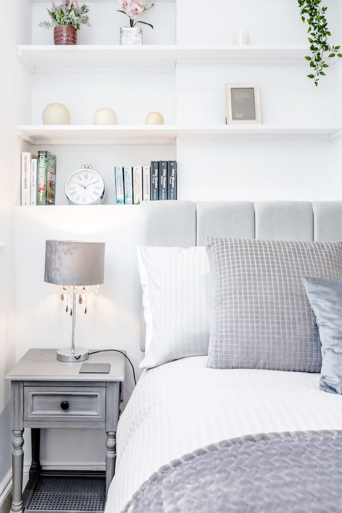 Signature Apartment photo 2