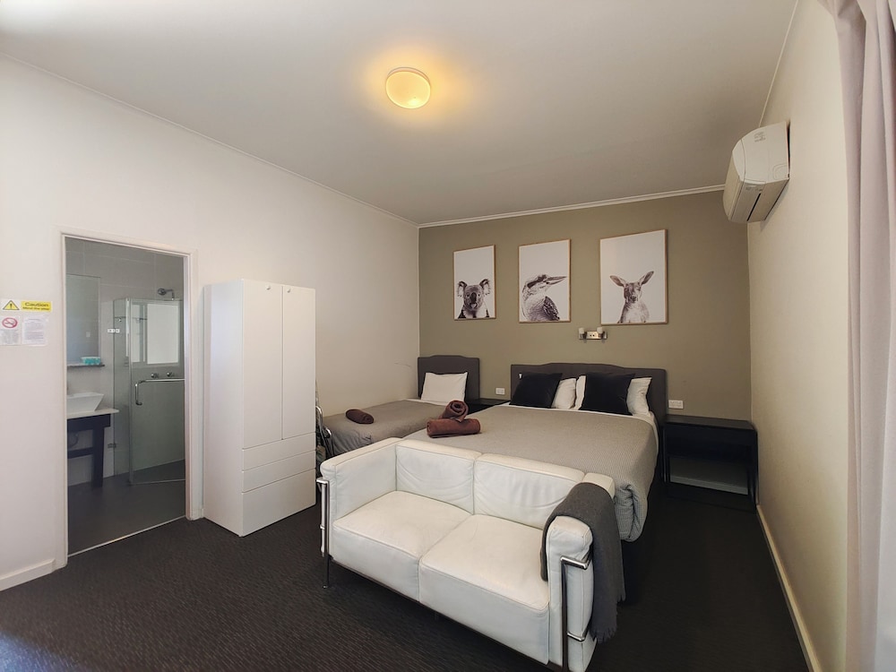Classic Triple Room photo 2