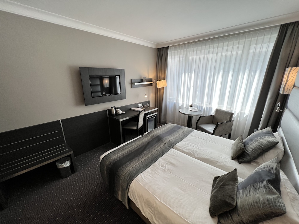 Standard Room, 2 Twin Beds, Non Smoking - Photo 3