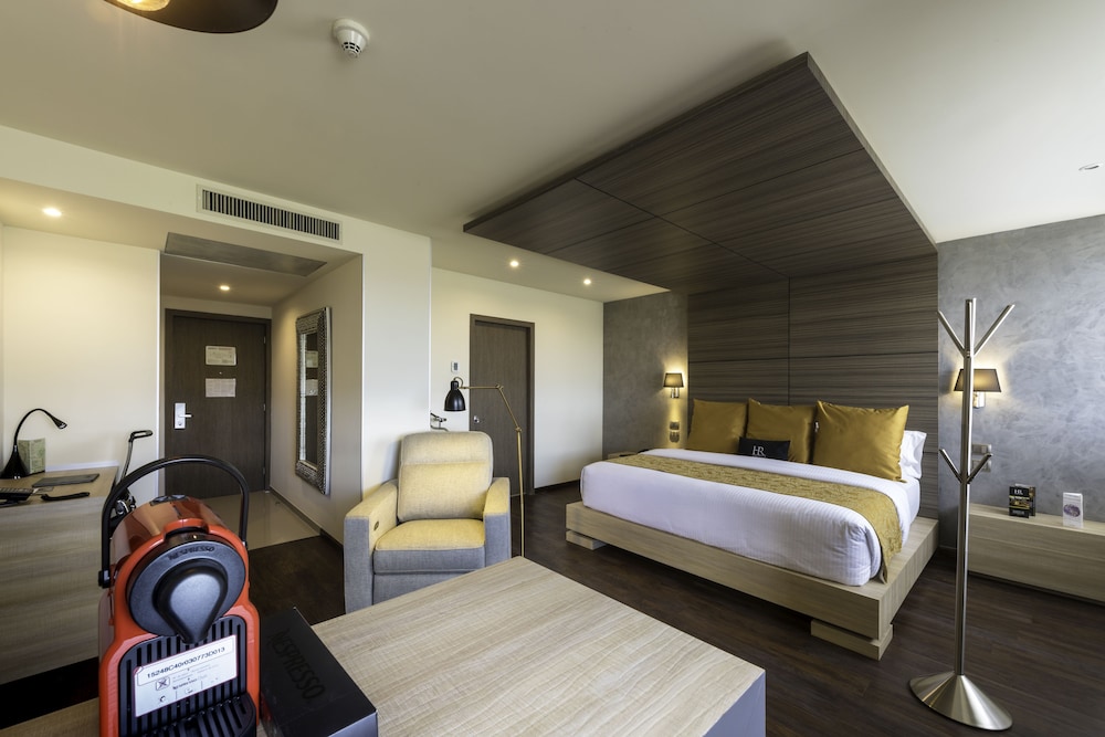 Suite - Photo 4