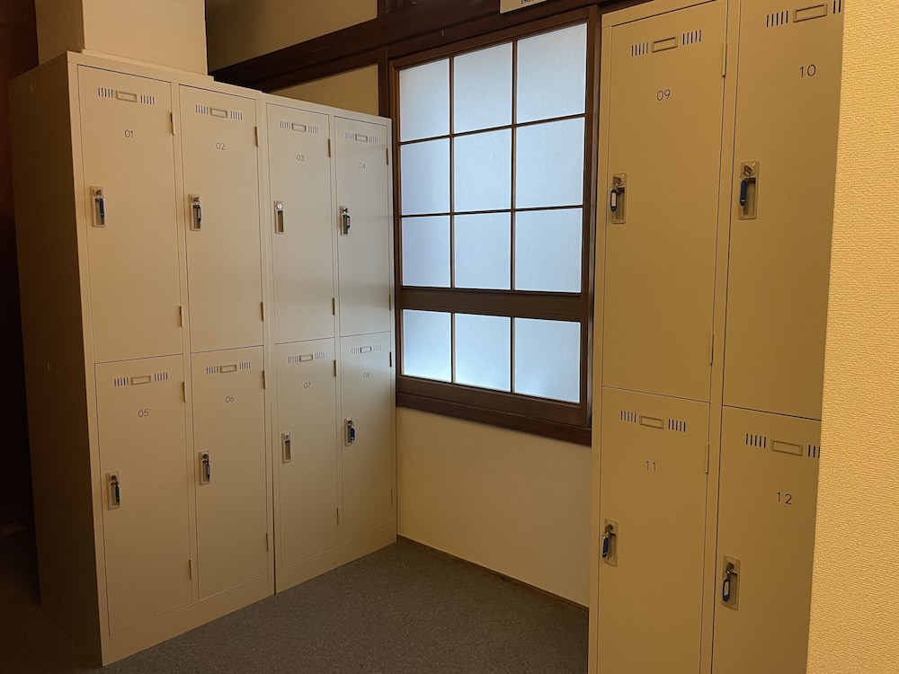 Shared Dormitory, Men only photo 2