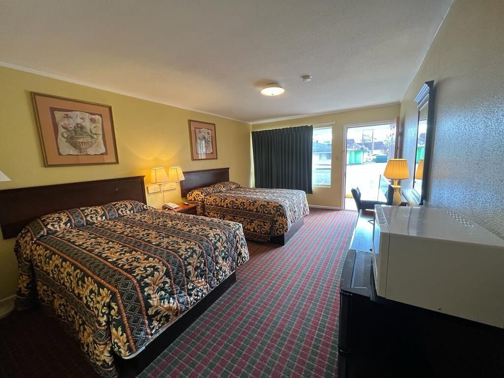 Standard Room, 2 Queen Beds, Non Smoking