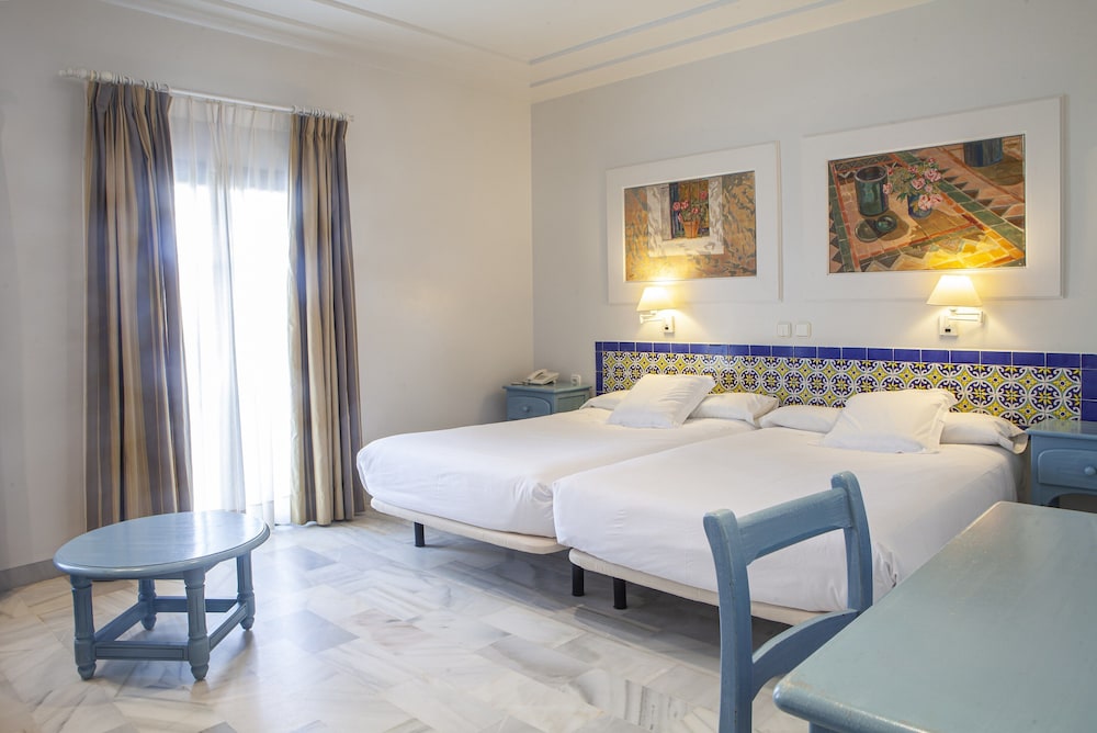 Superior Double Room (3 Adults) - Photo 12