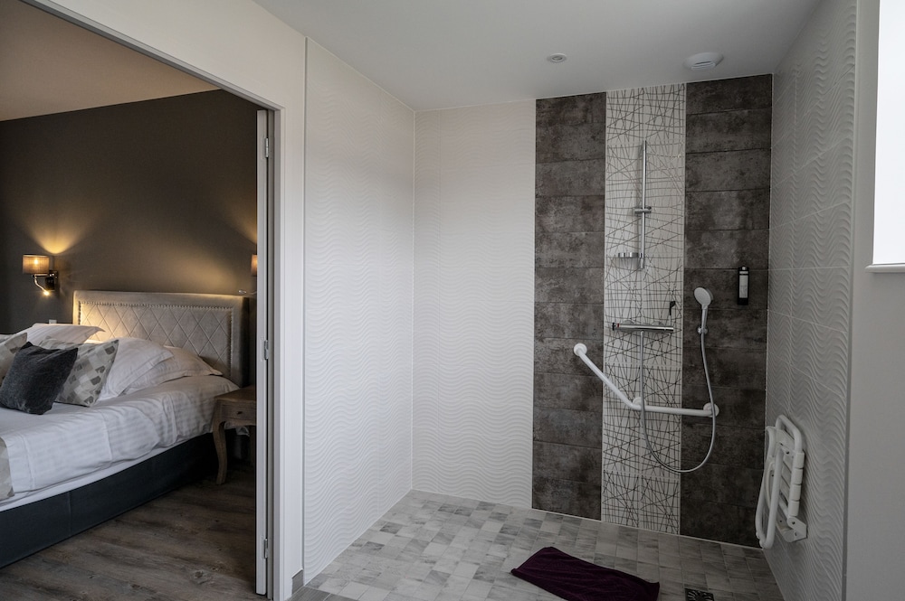 Executive Room - Photo 12