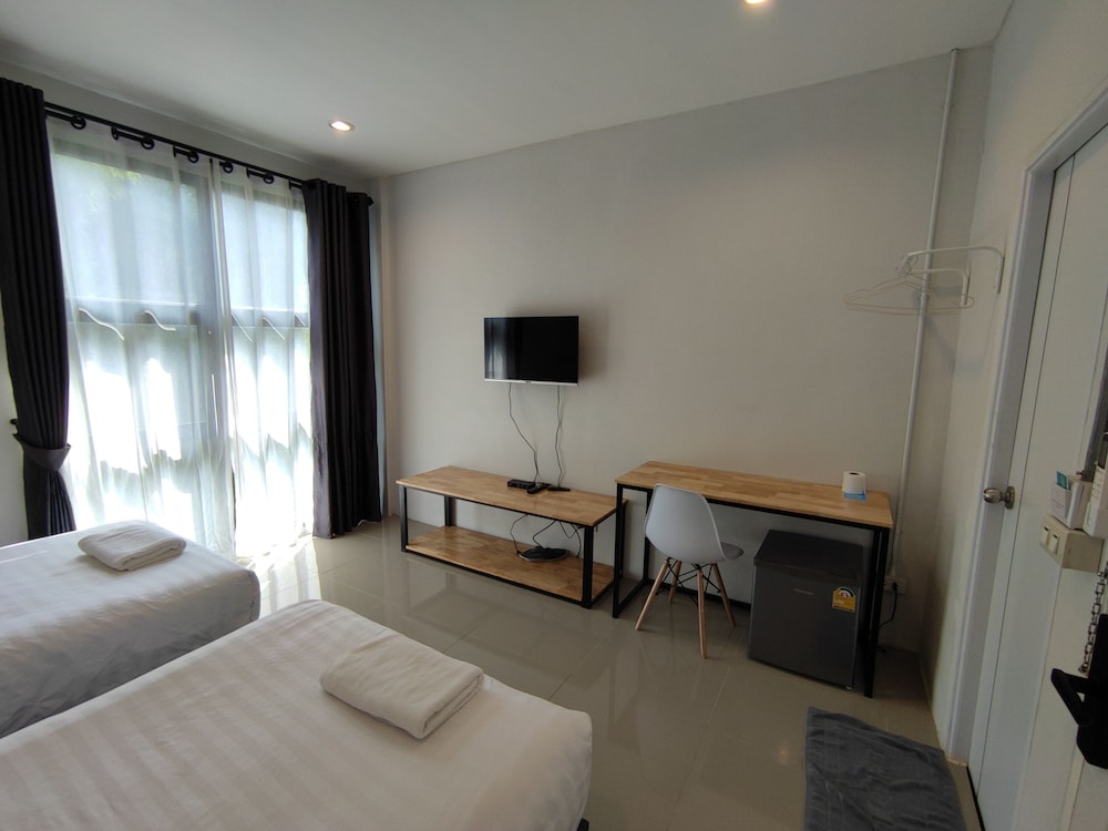 Standard Twin Room - Photo 5