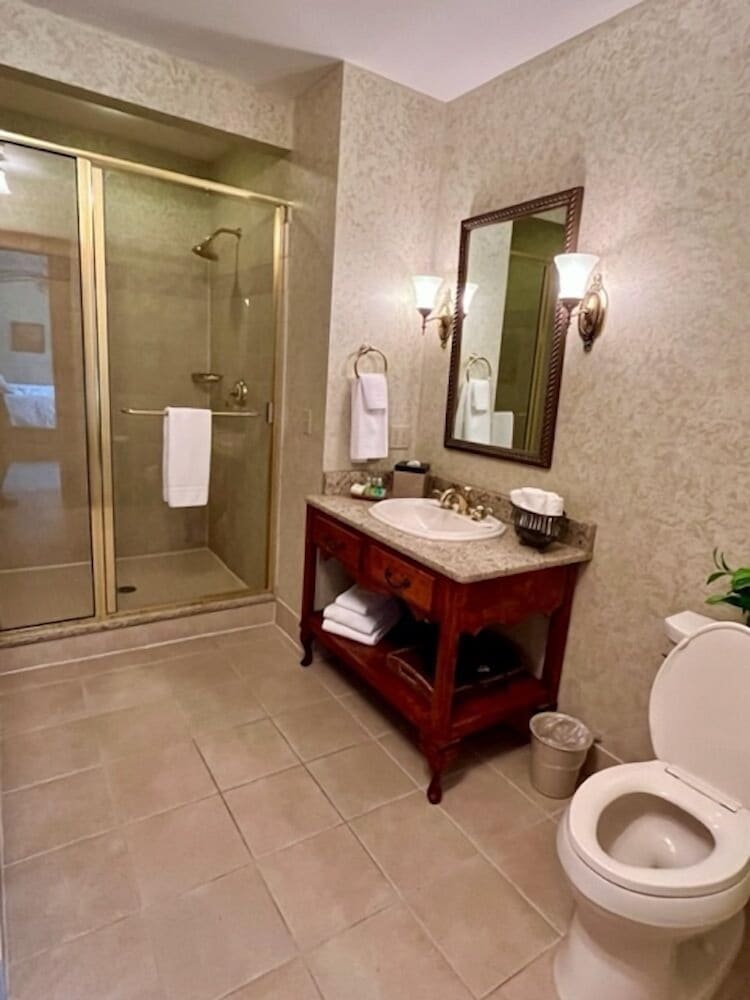 The Sunny Suite 202 photo 3