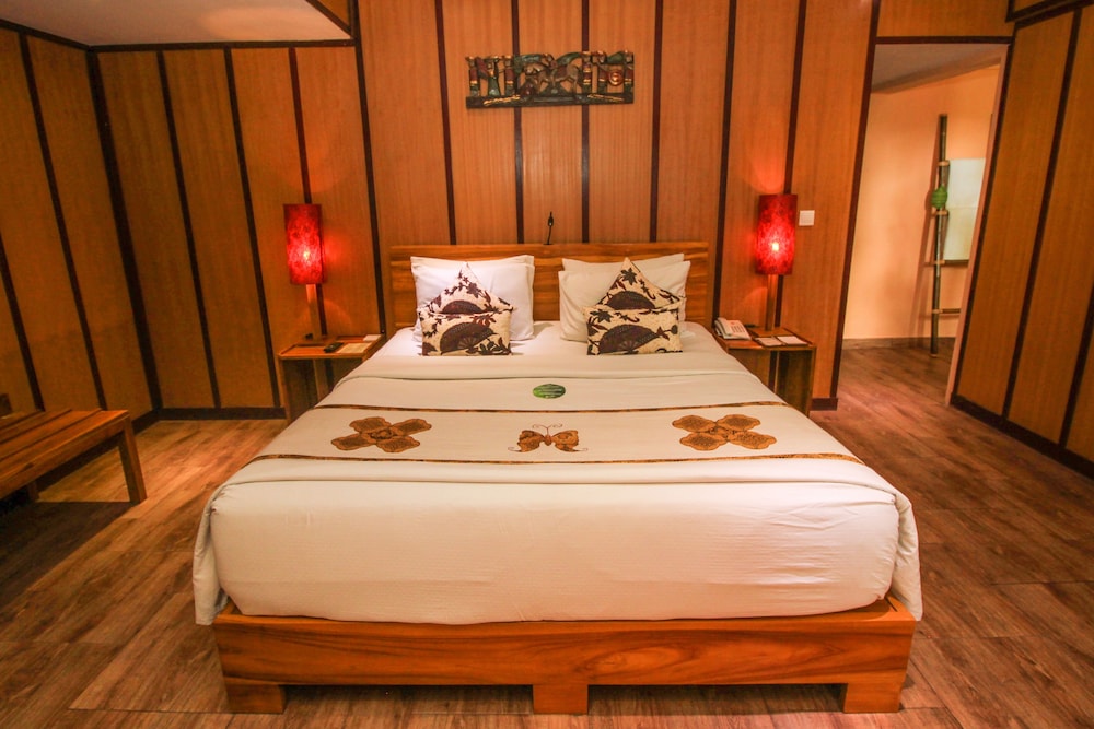 Two Bedroom Family Suite - Photo 10