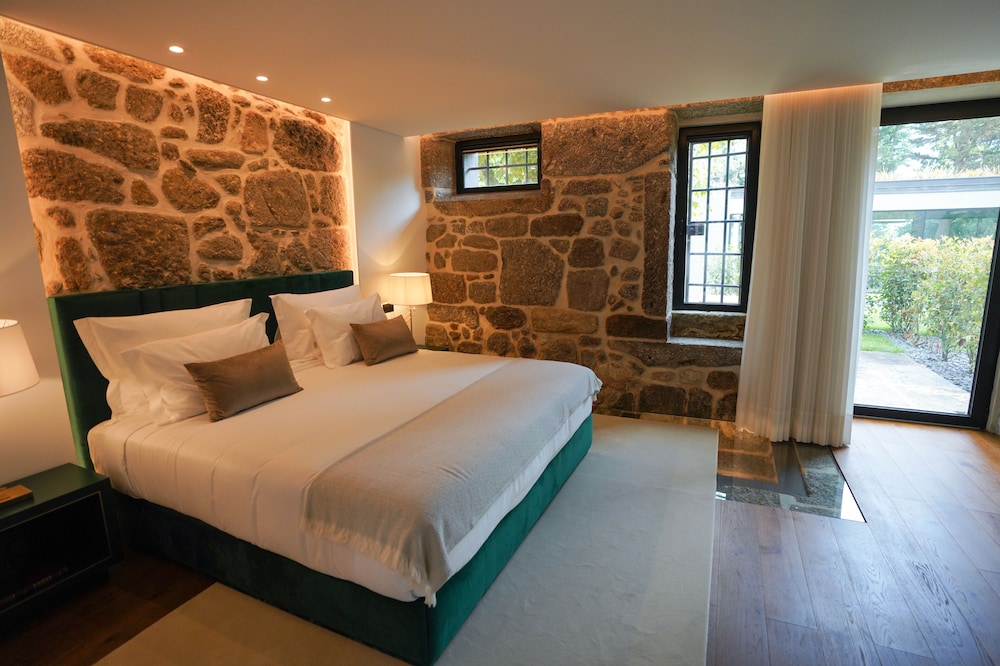 Deluxe Double or Twin Room - Photo 15