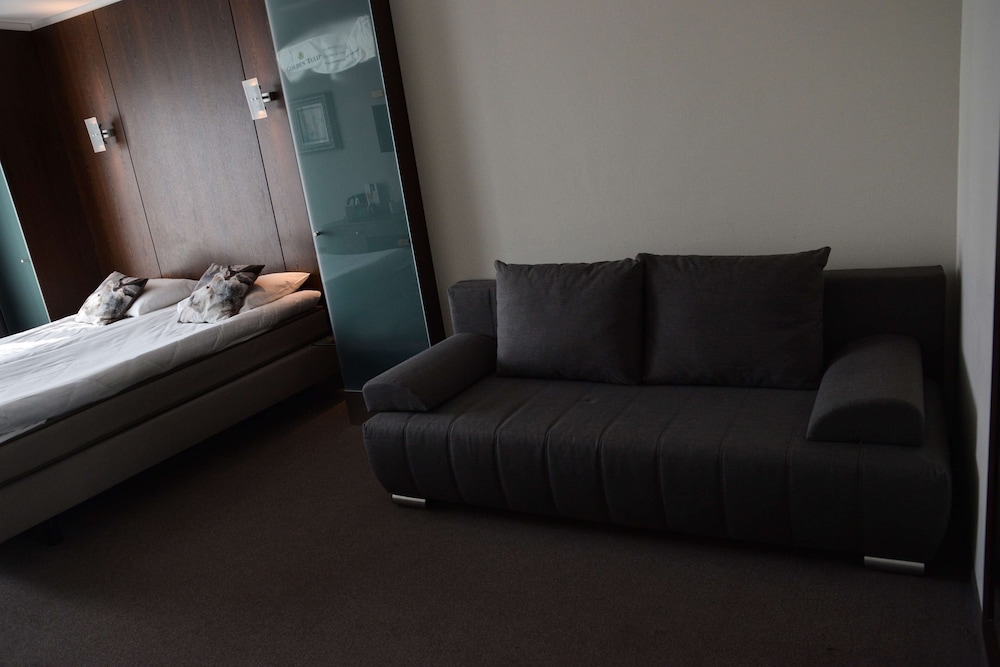 Junior Suite, 1 King Bed, Balcony (Bathtub) - Photo 5