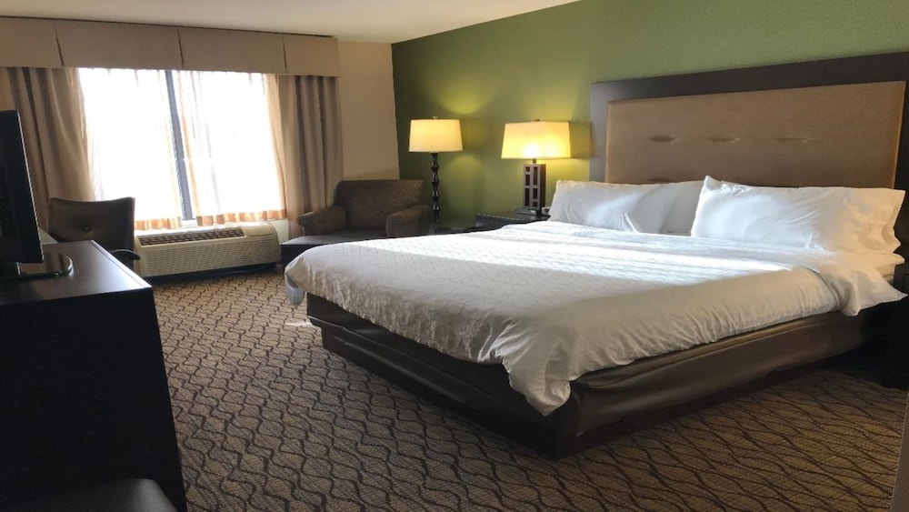 Standard Room, 1 King Bed - Photo 1