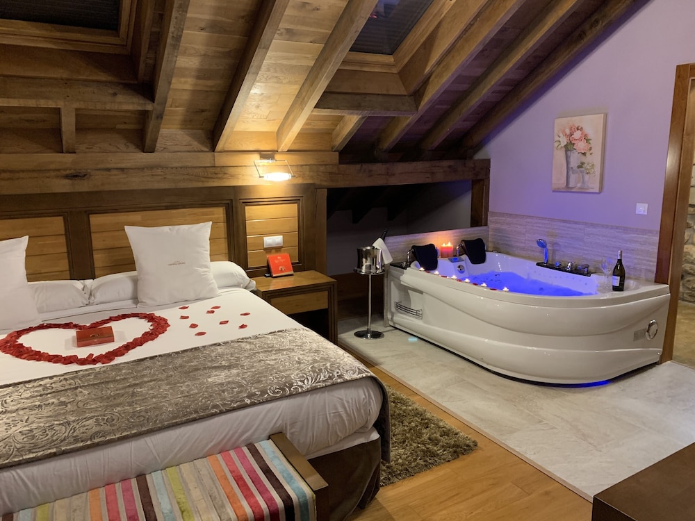 Suite, Accessible, Hot Tub photo 2