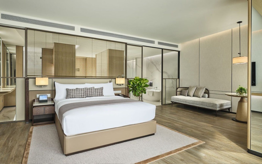 Deluxe Sea View King Room