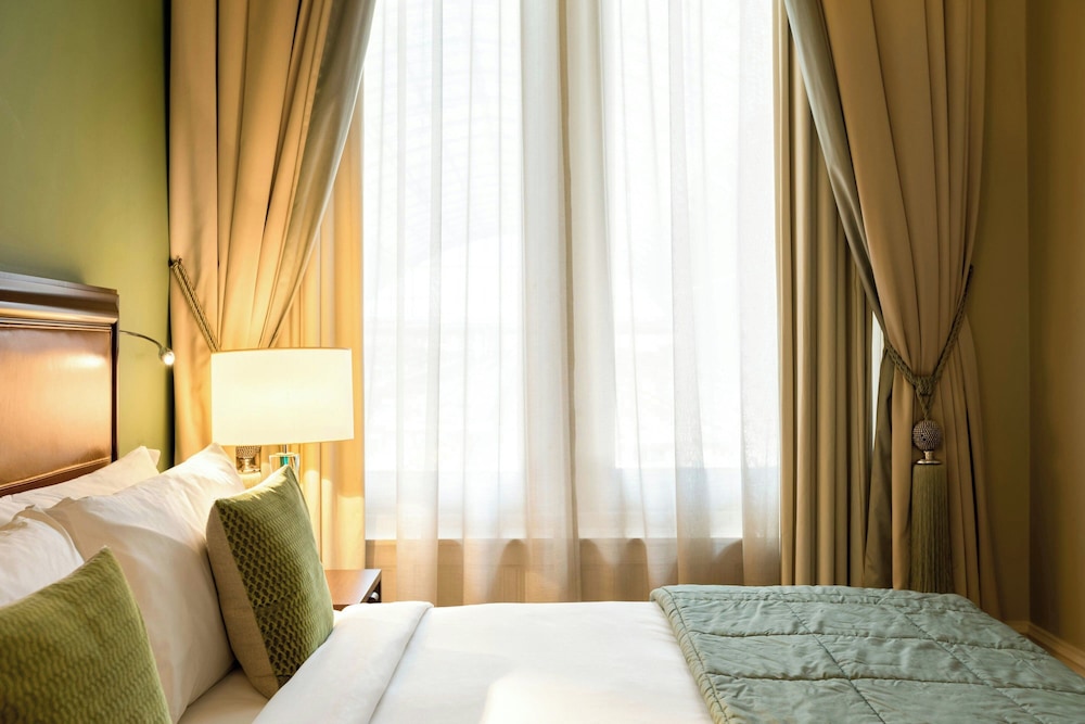Junior Suite, 1 King Bed thumbnail 5