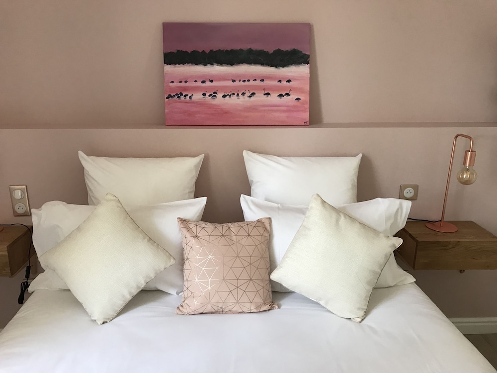 Double or Twin Room, Non Smoking (Poetic) photo 2
