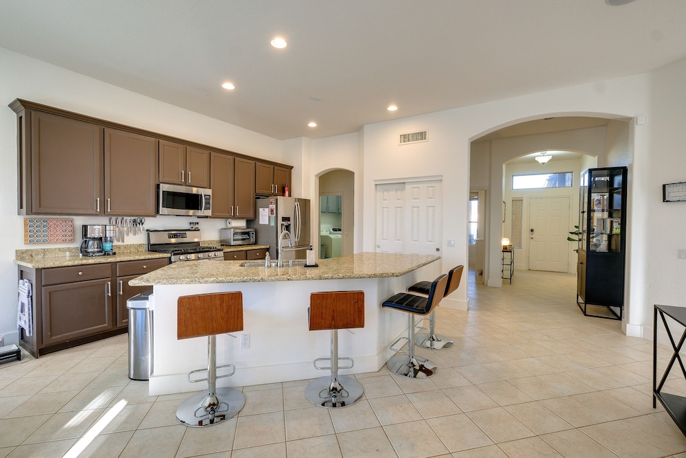 House (4 Bedrooms) photo 2