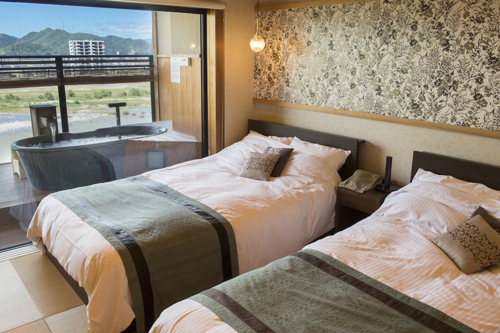 Japanese Style Room with Beds and Open-air Bath, River View photo 3