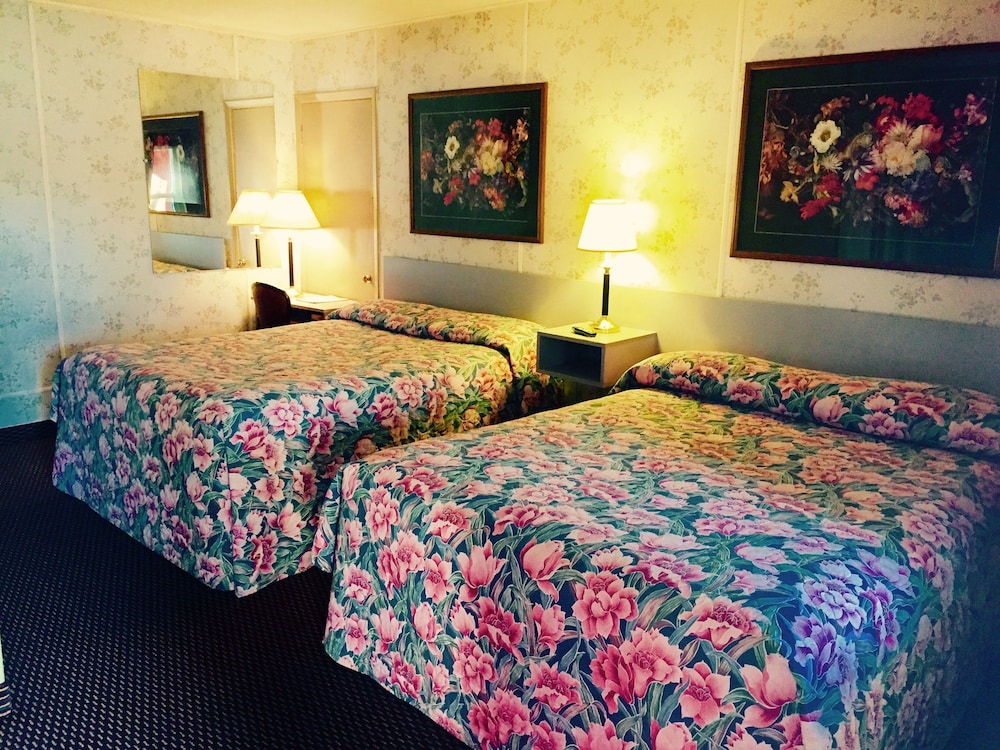 Standard Room, 1 Queen Bed photo 2