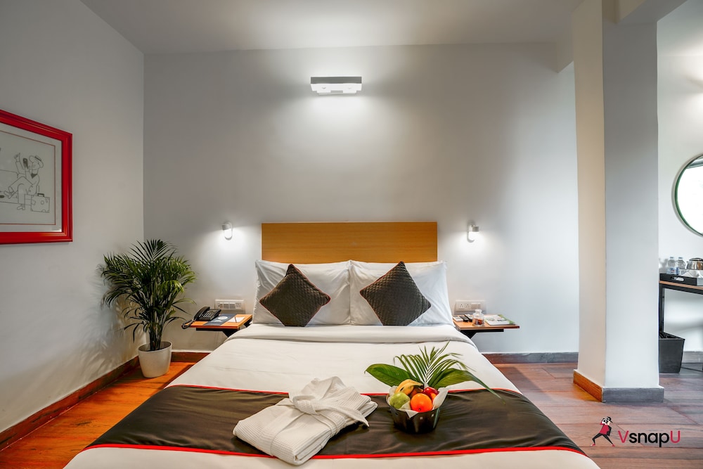 Deluxe Room with Balcony photo 2