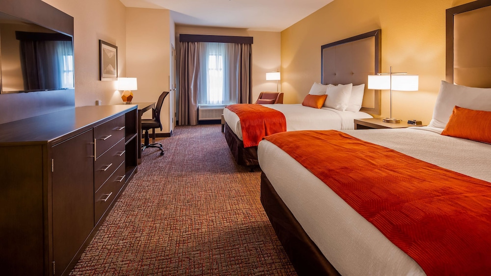 Suite, 2 Queen Beds, Non Smoking, Refrigerator (with Single Sofabed) - Photo 3