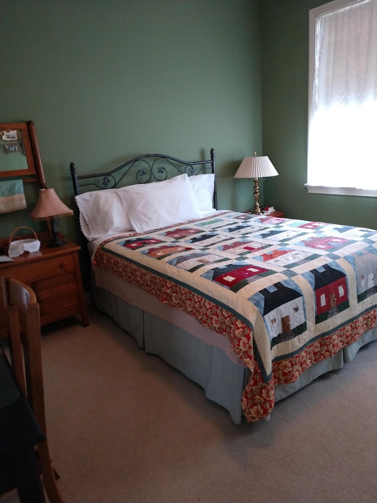 Standard Triple Room, Ensuite (Green Room) photo 1