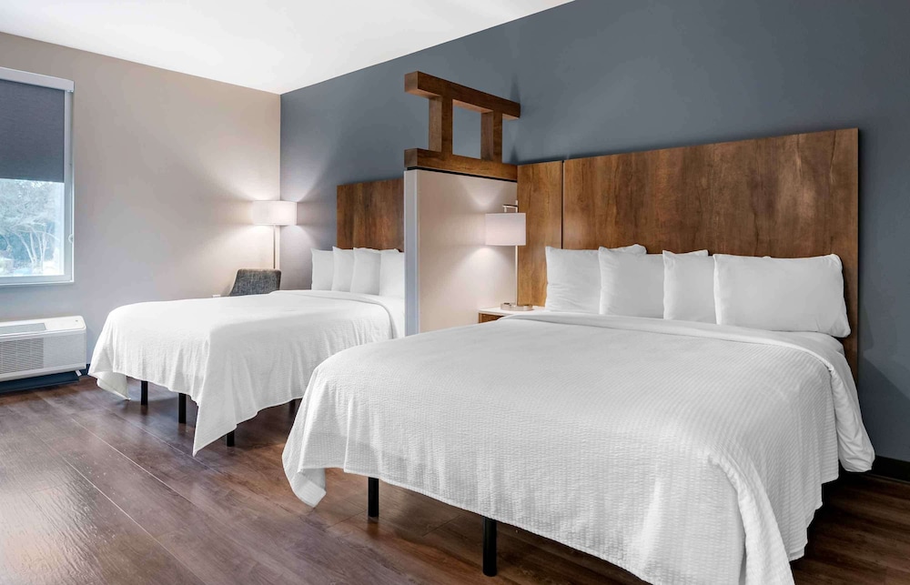 Premium Studio, 2 Queen Beds, Non Smoking, Refrigerator & Microwave