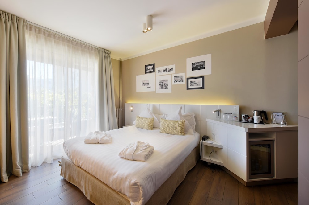 Superior Room, 1 Queen Bed, Non Smoking, Balcony - Photo 3