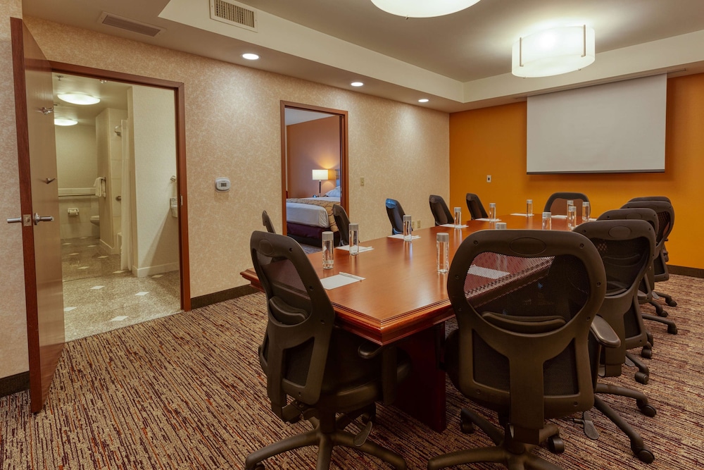 Deluxe Room, 1 King Bed, Accessible, Refrigerator & Microwave (2 Rooms, Board Room Table, Tub)