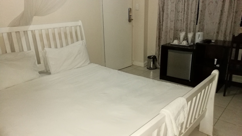 Economy Double Room, 1 Queen Bed photo 2