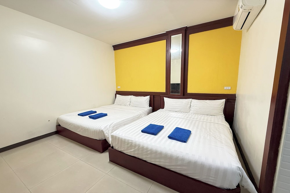 Quadruple Room, No Windows photo 1
