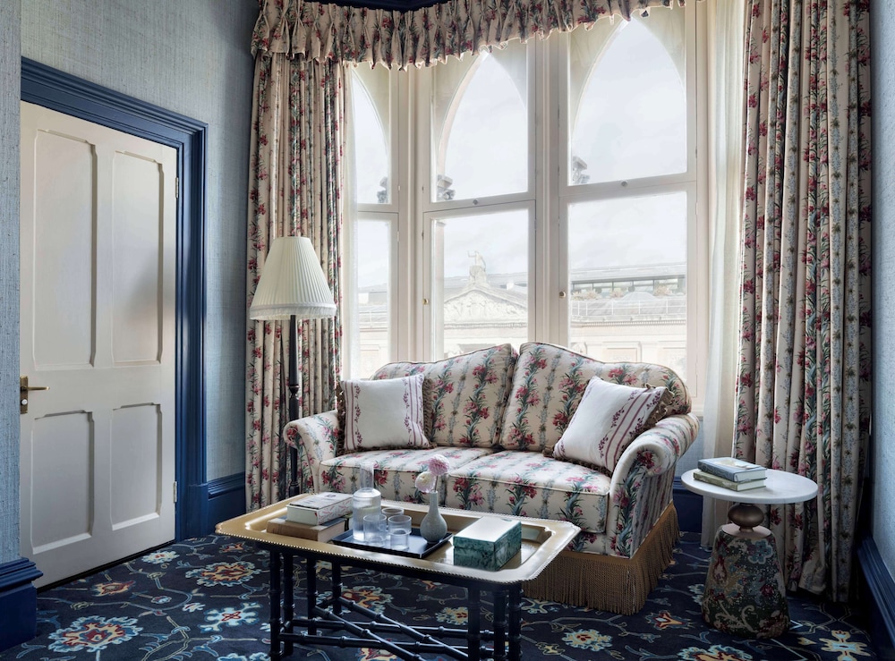Suite, 1 King Bed, City View - Photo 4