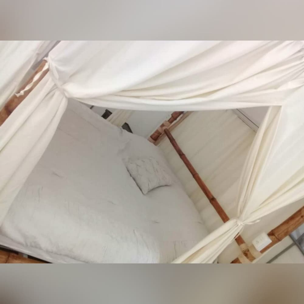 Comfort Bungalow, 1 Queen Bed, Private Bathroom, Partial Ocean View photo 1