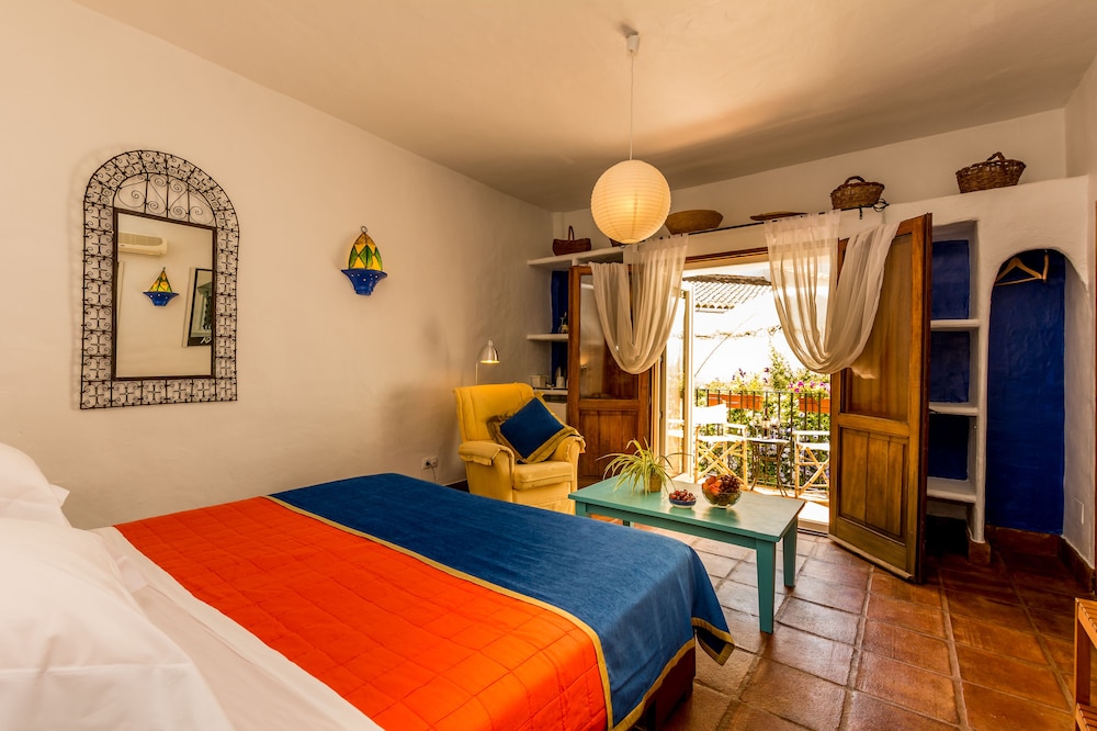 Luxury Double or Twin Room, 1 King Bed, Balcony, Mountain View photo 2