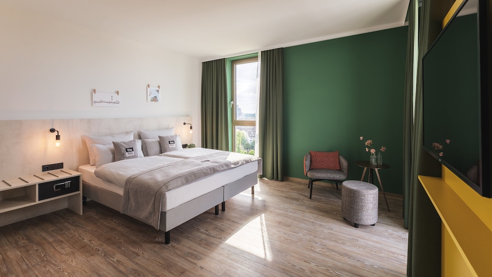 Standard Room, 1 Double Bed, Roll-in Shower