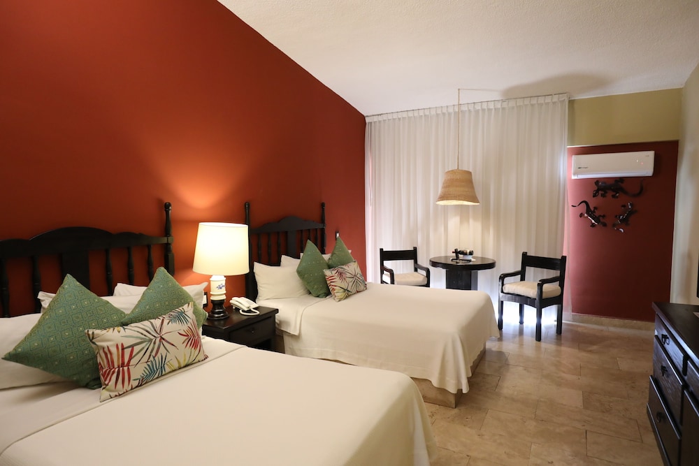 Standard Room, 2 Double Beds, Garden View - Photo 8