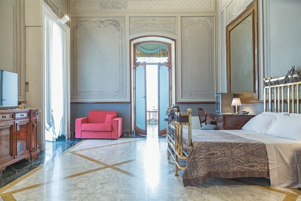 Suite - Photo 3