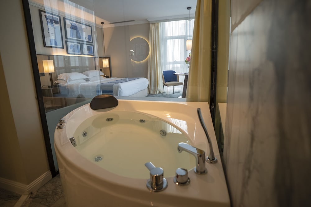 Executive Studio Suite