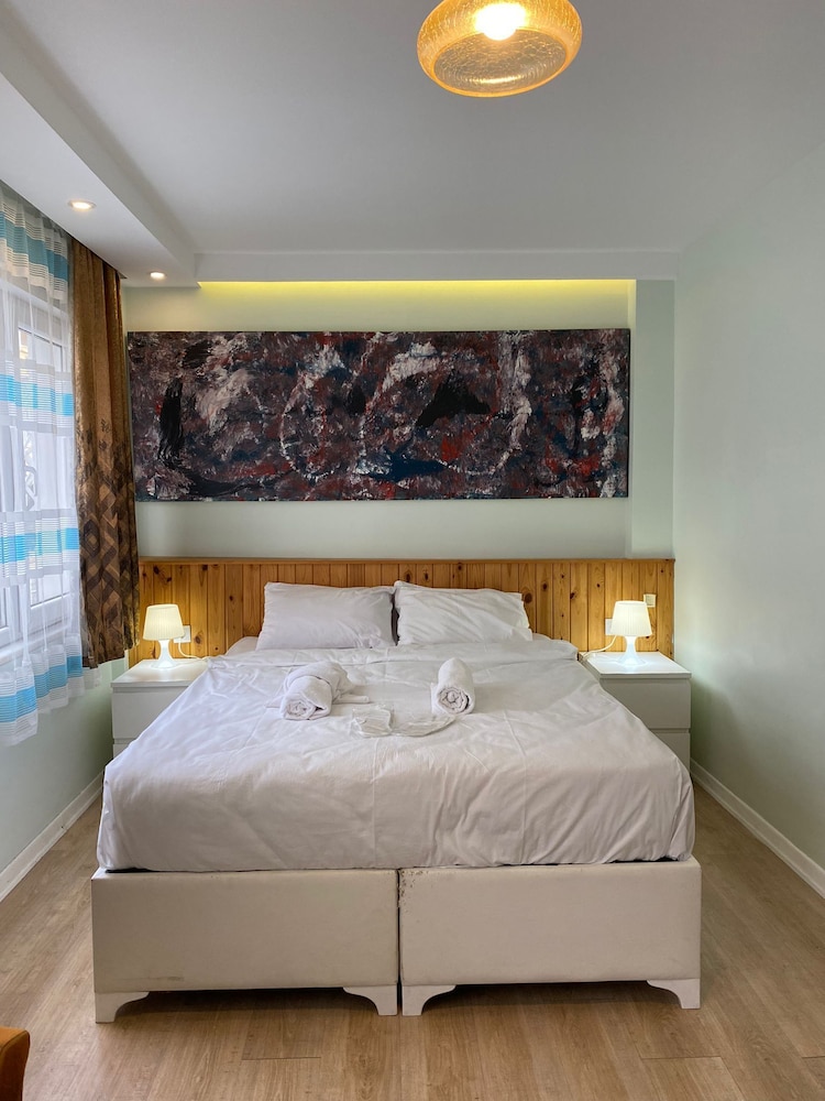 Economy Triple Room photo 1