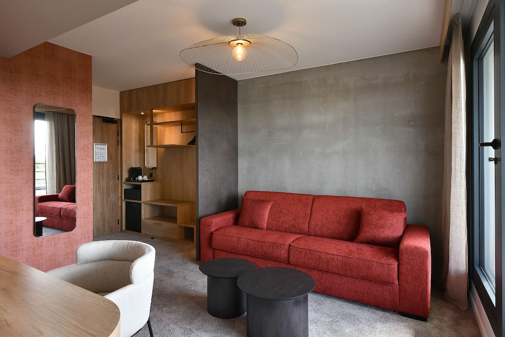 Junior Suite, 1 King Bed with Sofa bed - Photo 9