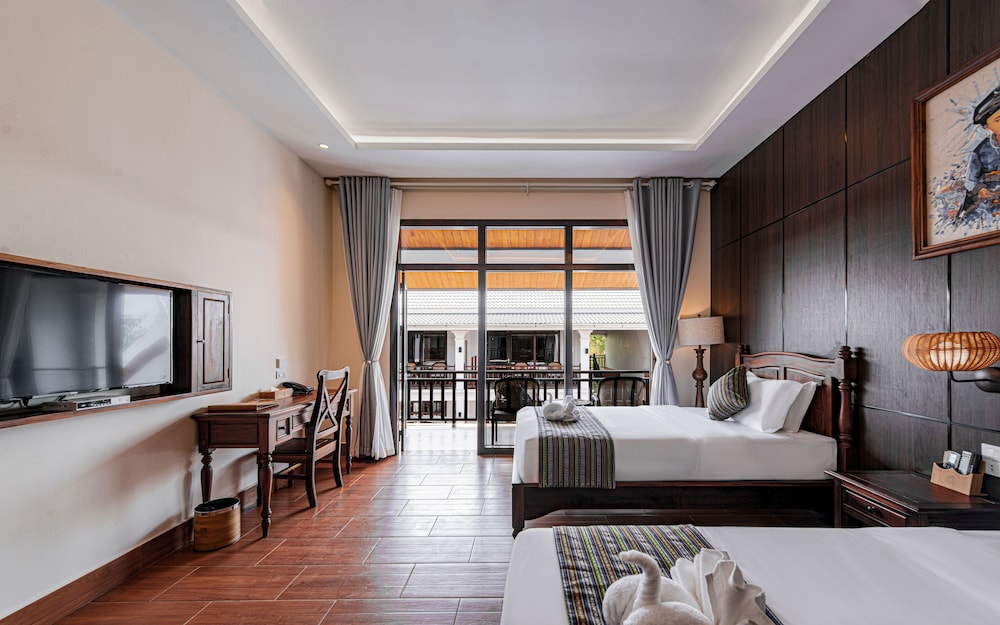 Superior Twin Room, City View