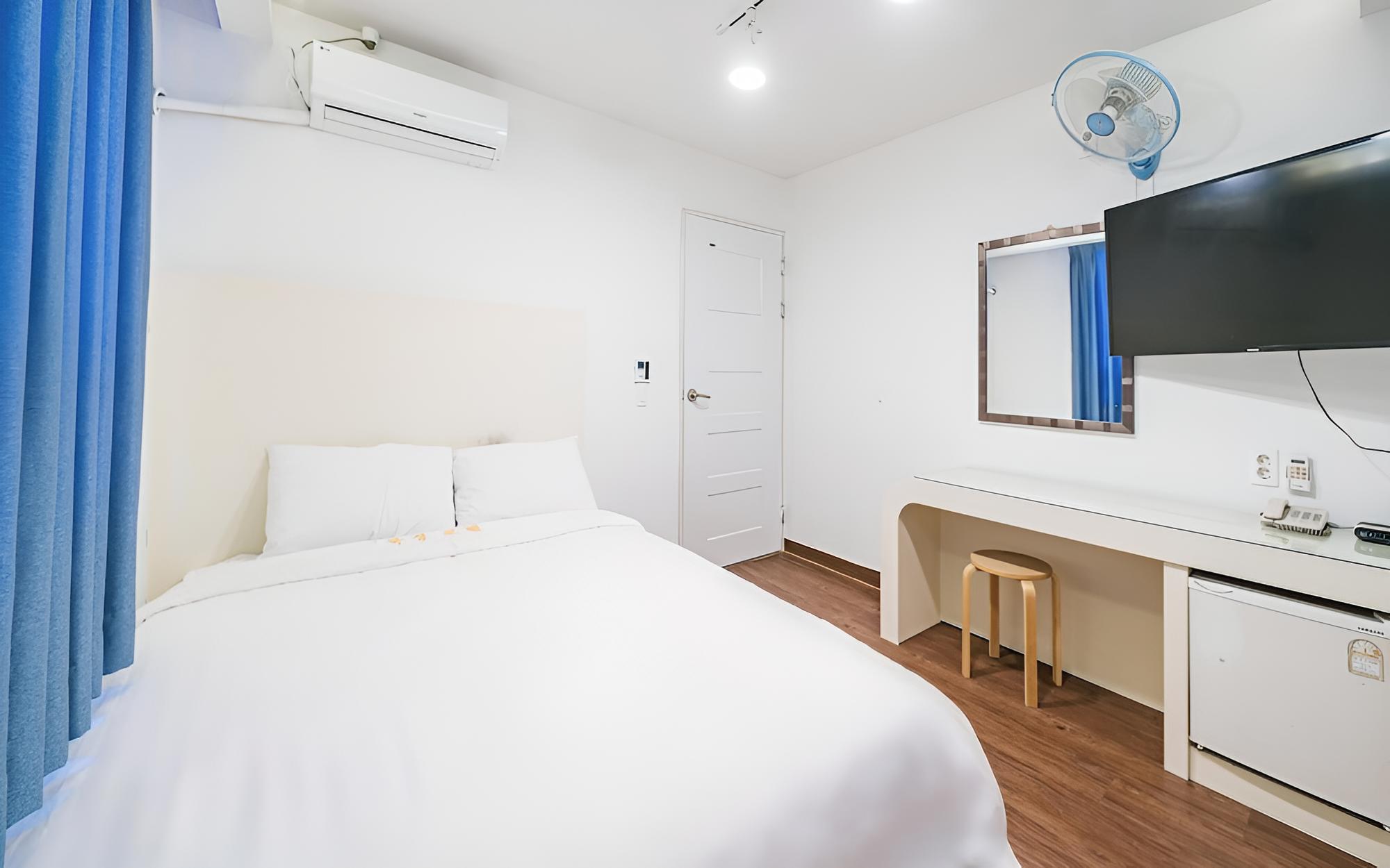 Room (Standard Room) - Photo 23
