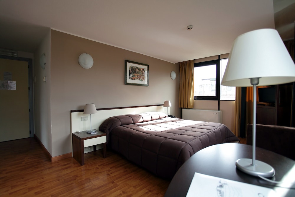 Standard Double or Twin Room - Photo 1